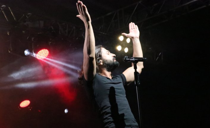 Bolu'da 30 Ağustos Zafer Bayramı dolayısıyla Koray Avcı konseri düzenlendi