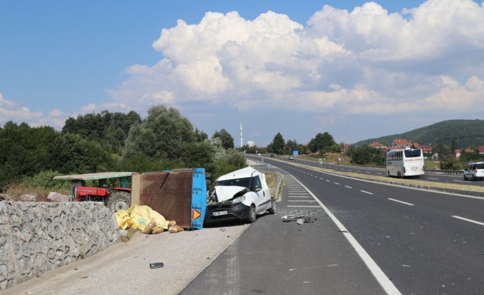Bolu'da 3 aracın karıştığı zincirleme kazada bir kişi yaralandı