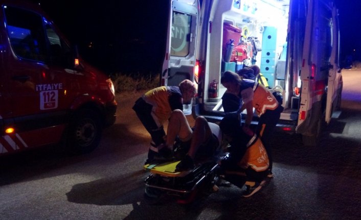 Çorum’da otomobil elektrik direğine çarptı 6 kişi yaralandı