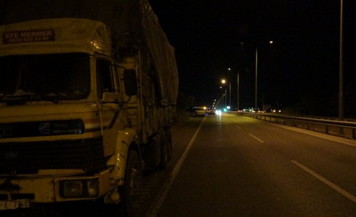 Çorum’da otomobil ile kamyonun çarpıştığı kazada 1 kişi öldü, 3 kişi yaralandı