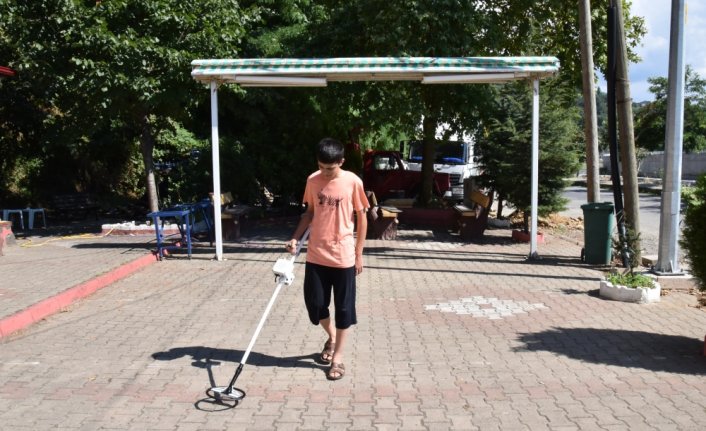 Giresun'da iki kardeş atık malzemelerden dedektör yaptı