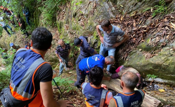 Giresun'da kaybolan kadın düştüğü uçurumda yaralı bulundu