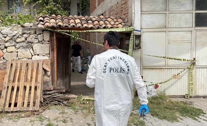 Karabük'te asma yaprağı toplamak için çıktığı balkondan düşen kişi öldü