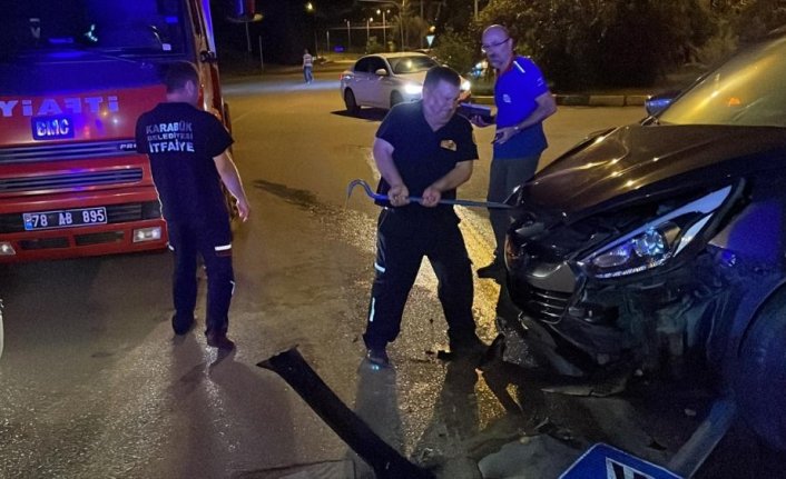 Karabük'te ciple otomobilin çarpıştığı kazada 3'ü çocuk 6 kişi yaralandı