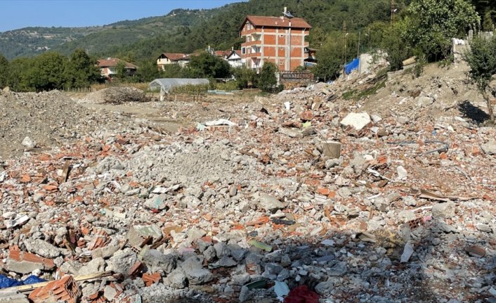 Karabük'te selden zarar gören 12 bina yıkıldı