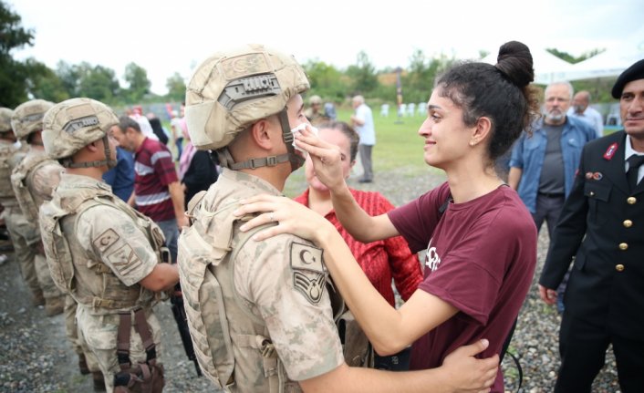 Komandolar Türk bayrakları ve dualarla Ordu'dan Suriye'ye uğurlandı