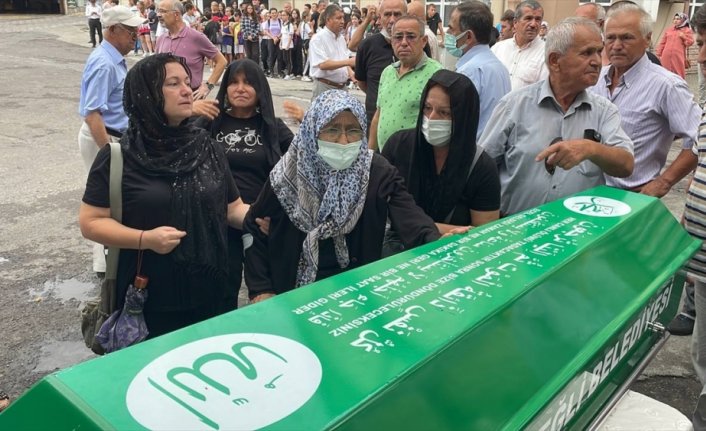 Kütahya'daki törende fenalaşıp ölen gazi oğlu Zonguldak'ta toprağa verildi