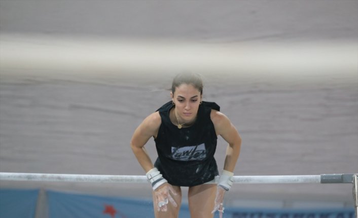 Milli cimnastikçi Göksu Üçtaş Şanlı, Avrupa Şampiyonası'nda başarı için form tutuyor: