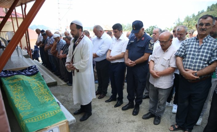 Ordulu üçüz ninelerden Emriye Sarı, son yolculuğuna uğurlandı