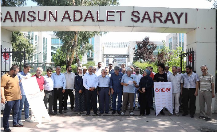 Samsun'da ÖNDER İmam Hatipliler Derneği üyelerinden şarkıcı Gülşen'e tepki