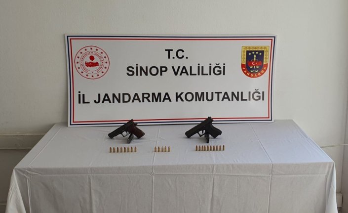 Sinop'ta iki ruhsatsız tabanca ele geçirildi