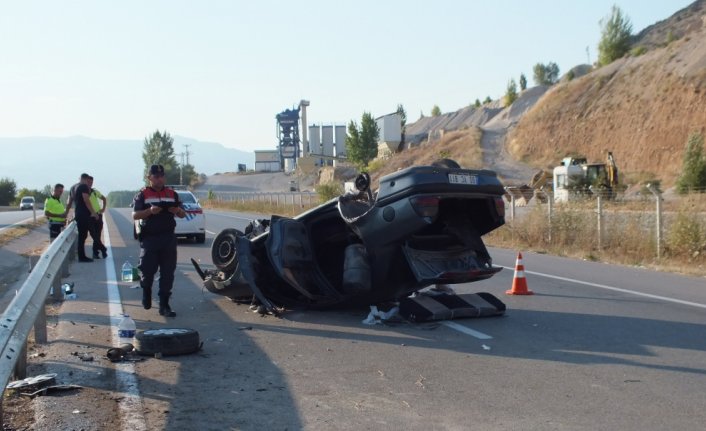 Tokat'ta devrilen otomobildeki 5 kişi yaralandı