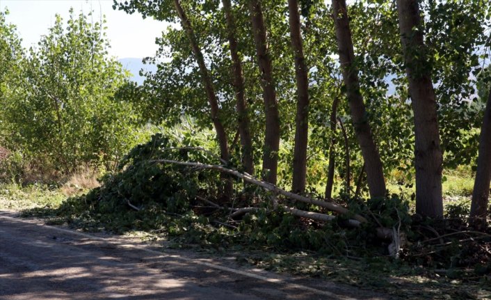 Tokat'ta fırtına, dolu ve sağanak ekili alanlara zarar verdi