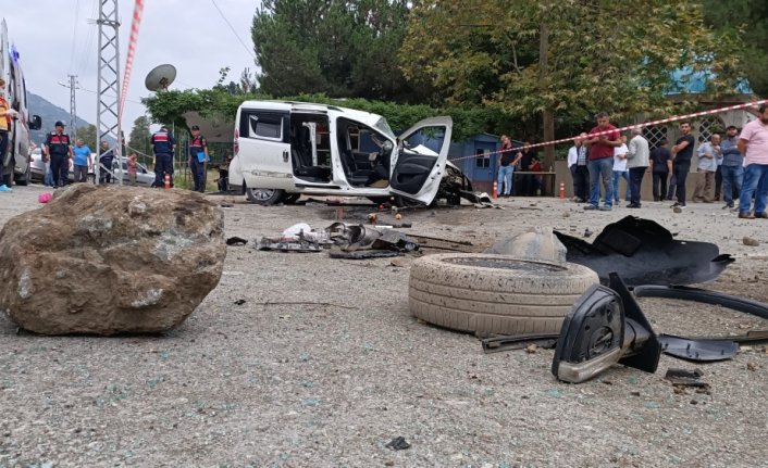 Trabzon'da 4 gün önce evlenen çifti trafik kazası ayırdı