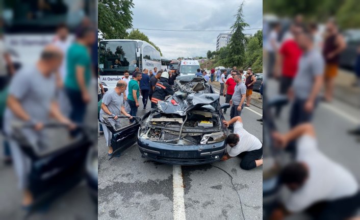 Trabzon'da otomobil ile tırın çarpıştığı kazada 6 kişi yaralandı