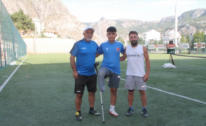 Tren kazasında ayağını kaybeden futbolcu Eren, Ampute Genç Milli Takımı'na seçildi