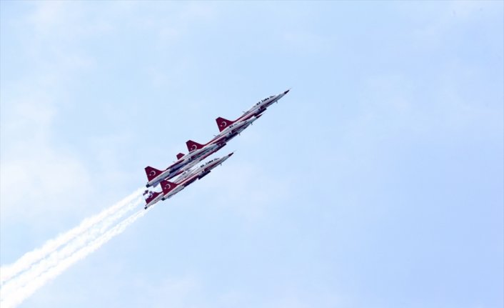 Türk Yıldızları Trabzon'da gösteri uçuşu yaptı