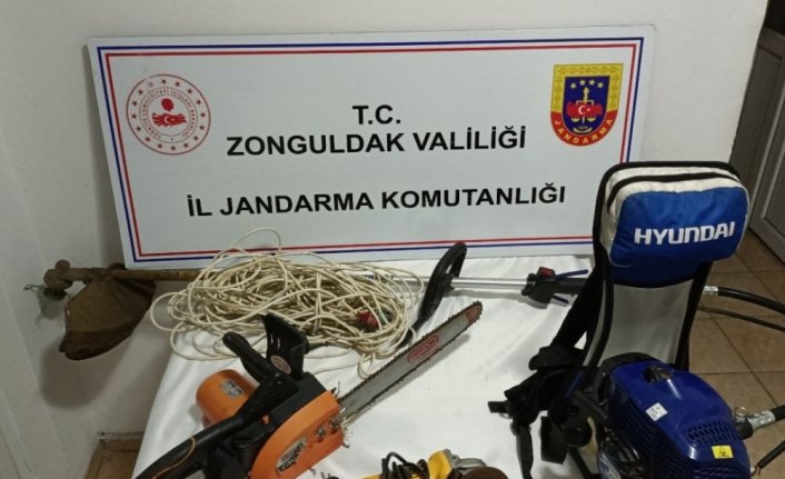 Zonguldak'ta evden hırsızlık yaptıkları iddiasıyla yakalanan 2 zanlıdan 1'i tutuklandı