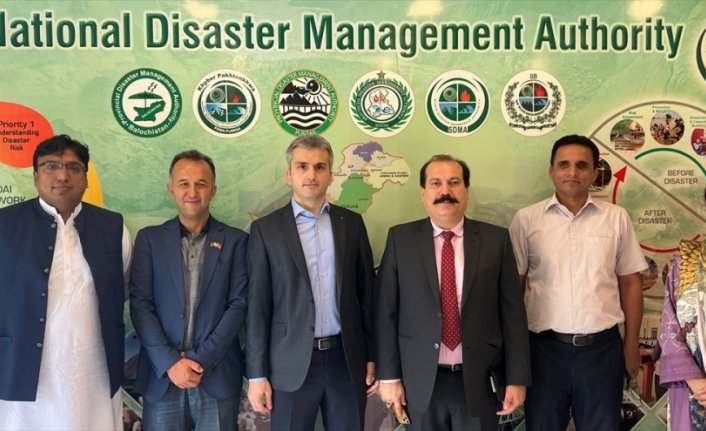 Albayrak Grubu'ndan Pakistanlı selzedelere çadır desteği