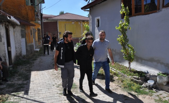 Amasya'da kuyumcuyu silah tehdidiyle soyan zanlı yakalandı