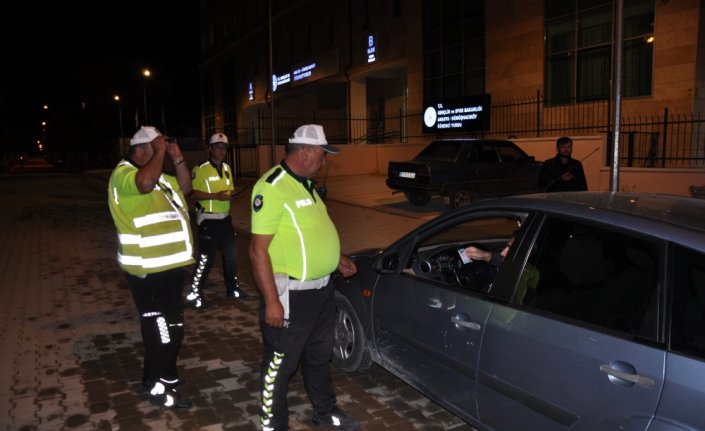 Amasya'da trafikte yüksek sesle müzik dinleyen 8 sürücüye para cezası