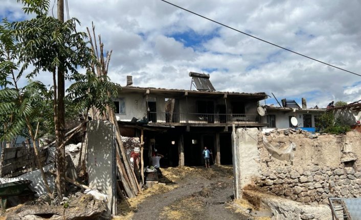 Amasya'da yanan ahırdaki 7 büyükbaş hayvan telef oldu