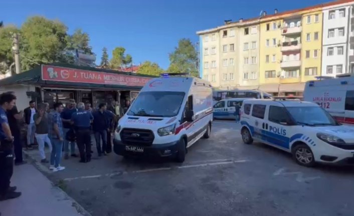 Bartın'da boşanma aşamasındaki kocasının bıçakladığı kadın öldü