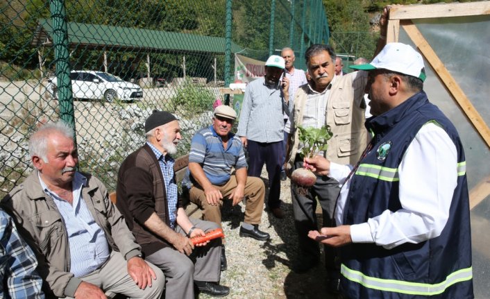 Belediye başkanı halkı örnek uygulamalarla tarıma yönlendiriyor