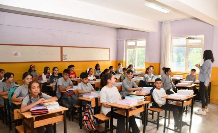 Düzce, Karabük, Bolu ve Kocaeli'de öğrenciler okullarıyla buluştu