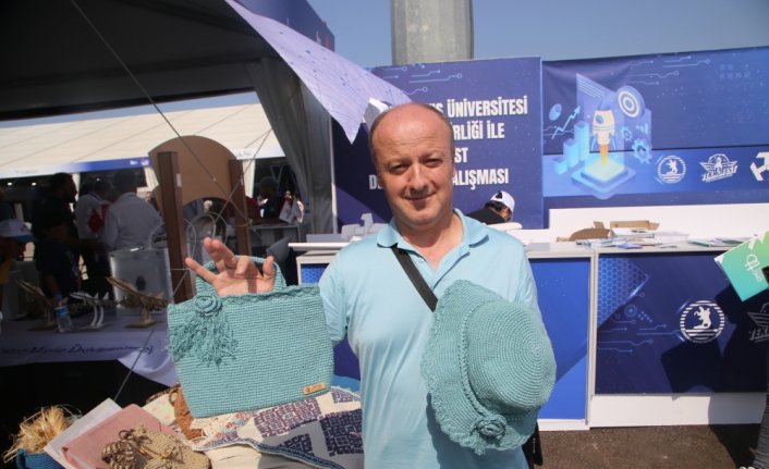 Geleneksel yöntemlerle kenevirden örülen giysiler TEKNOFEST'te sergileniyor