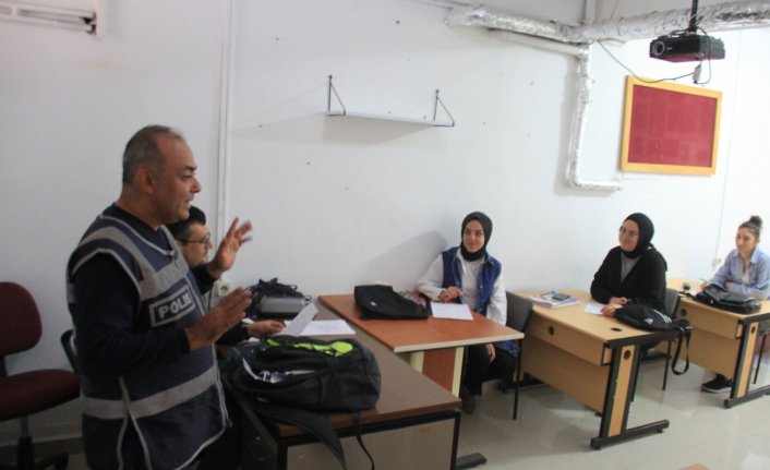 Havza'da polis, internet ve telefon dolandırıcılığına karşı uyardı