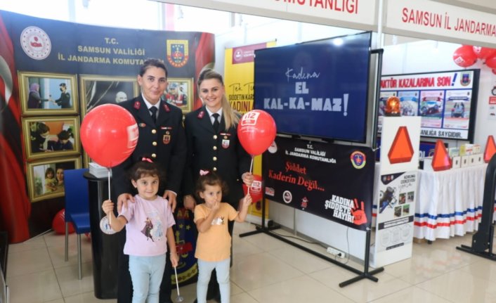 İl Jandarma Komutanlığı kadına şiddetin önlenmesine ilişkin vatandaşlara bilgi verdi