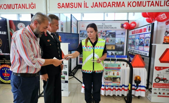 İl Jandarma Komutanlığı traktör kazalarıyla ilgili vatandaşları bilgilendiriyor