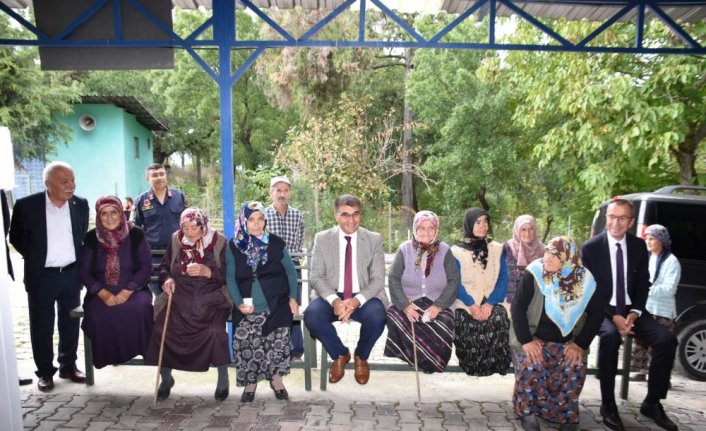 Karabük Valisi Gürel, köylüler ve öğrencilerle buluştu