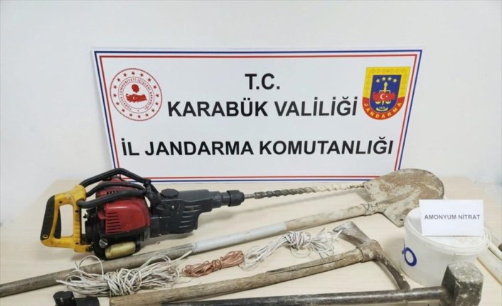 Karabük'te 2 şüpheli izinsiz kazı yaparken suçüstü yakalandı