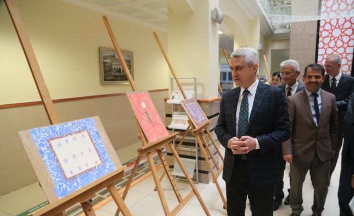 Kastamonu'da yükümlülerin yaptığı ebru ve resimlerin yer aldığı sergi açıldı