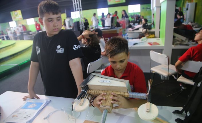 Öğrenciler kaza yapan motosikletlinin ailesine mesaj gönderen alarm sistemi tasarladı