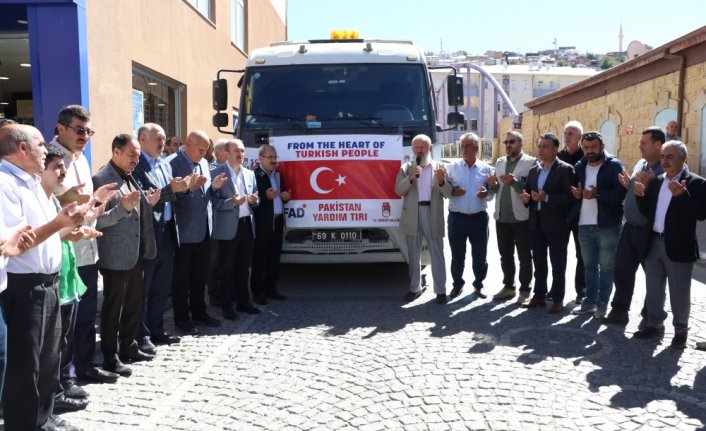 Pakistan'daki selzedeler için Bayburt'tan yardım tırı gönderildi