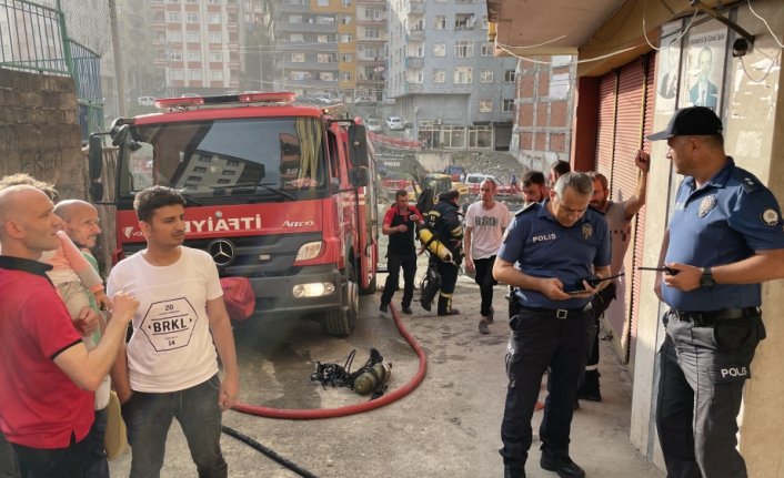 Rize'de bir binanın bodrum katında çıkan yangın söndürüldü