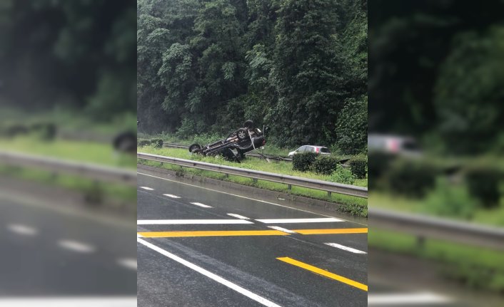 Rize'de kamyonetin devrildiği kazada 2 kişi yaralandı