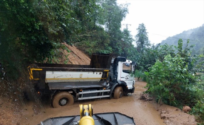Rize'de şiddetli yağış heyelanlara yol açtı