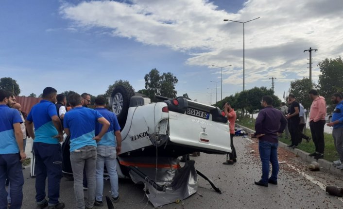 Samsun'da devrilen pikaptaki 2 kişi yaralandı