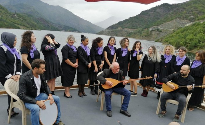 Sanatçı Neşet Ertaş, Borçka'da anıldı