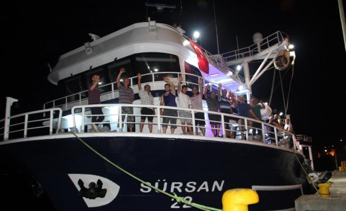 Sinoplu balıkçılar dualarla denize uğurlandı