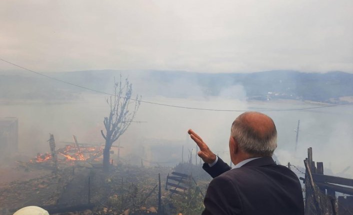 Sinop'ta köyde çıkan yangında 5 ev kullanılamaz hale geldi