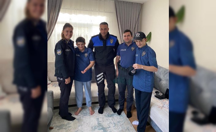 Sinop’ta polislik hayali bulunan özel gereksinimli çocuklara polisten ziyaret