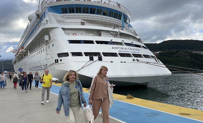 “Astoria Grande“ kruvaziyeri 796 yolcusuyla dördüncü kez Amasra'da