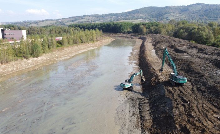Bartın'da ırmak yatağı taşkın riskine karşı genişletiliyor