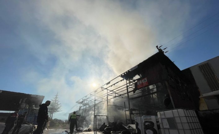 GÜNCELLEME - Düzce'de fabrikada çıkan yangın kontrol altına alındı
