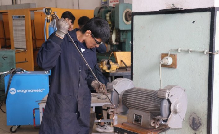 Karabük'te okulların tenis masası ve basketbol potası meslek liselilerden